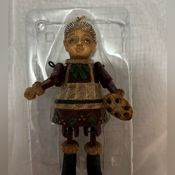 Christmas Ornament BAKER Faux Wood Lady With Pie Movable Arms Legs Hanging Decor - Picture 5 of 5